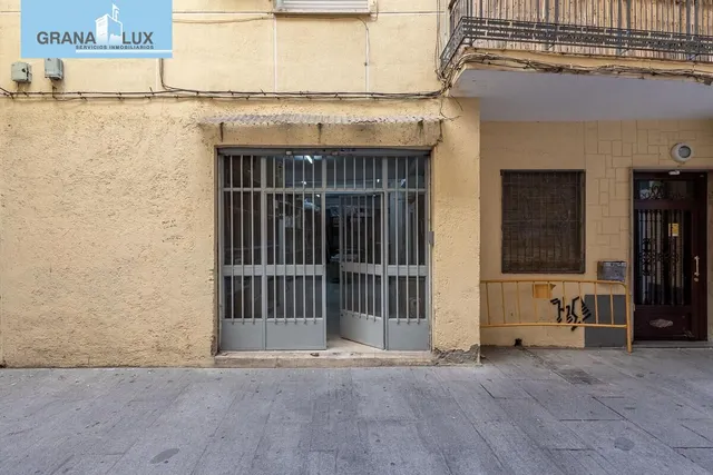 Estos dos grandes locales en pleno centro de Granada ofrecen una oportunidad única para tu negocio. — 3