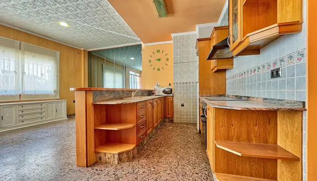¡GRAN OPORTUNIDAD! LOCAL RESTAURANTE + APARTAMENTO EN EL CEN - foto 4
