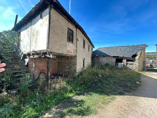Amplia Casa de Piedra en Dehesas - Oportunidad Única por 29.000 € — 4
