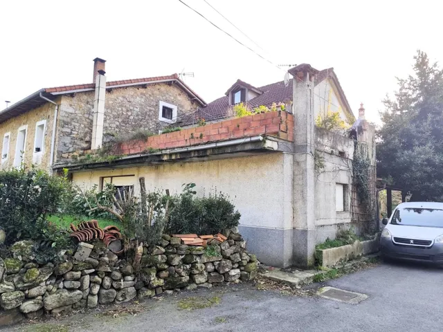 Casa adosada esquinera de piedra con terraza - foto 3