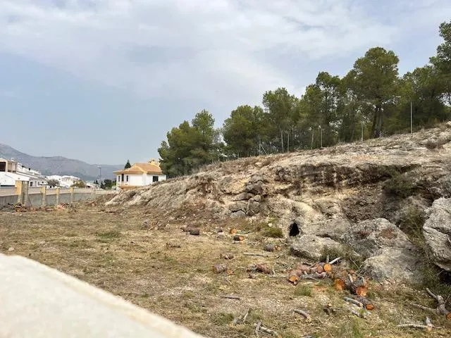 Alquiler parcela de 1.250 m2. vallada, ideal guardar vehícul