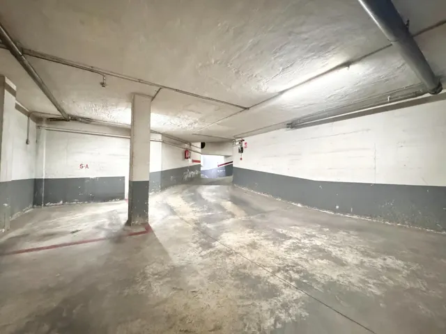 AMPLIA PLAZA DE GARAJE EN ZONA CRUZ ROJA — 6