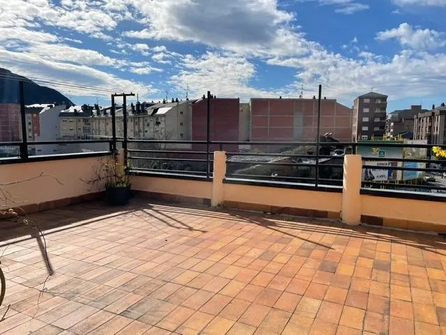 VENTA PISO CON TERRAZA EN PONFERRADA — 2