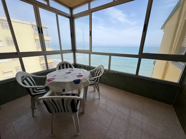 APARTAMENTO 1ª LINEA DE PLAYA.- FRONTAL - foto 3