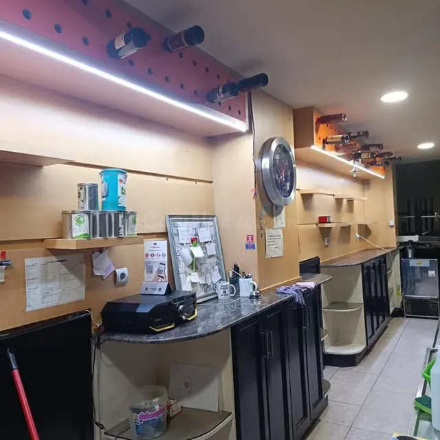 SE TRASPASA LOCAL CENTRICO EN EL PUENTE ENFRENTE estación AV