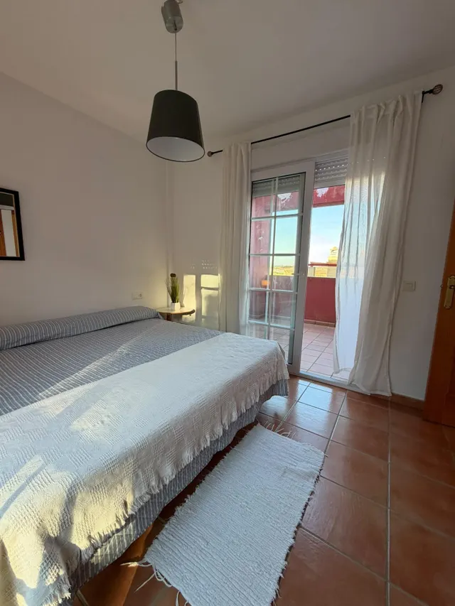 Adosado de esquina con jardín, dos terraza, dos plazas de garaje a 700 m de la playa — 32