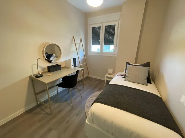 Pisos 3 habitaciones a estrenar en Teatinos / Carlos de Haya — 12