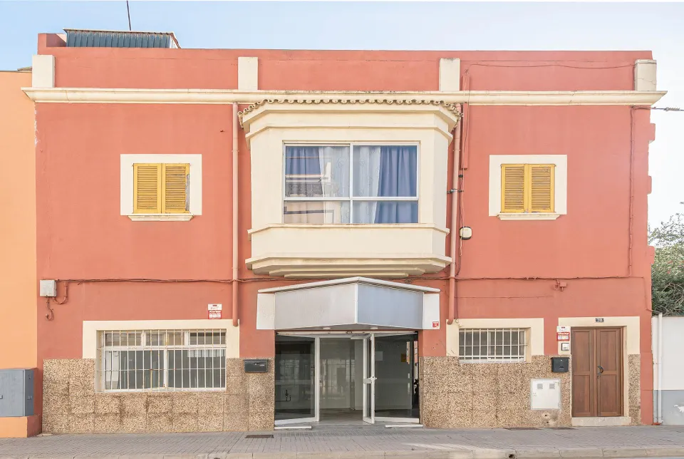 EDIFICIO DE TRES PLANTAS EN LA ZONA PORTIXOL/MOLINAR