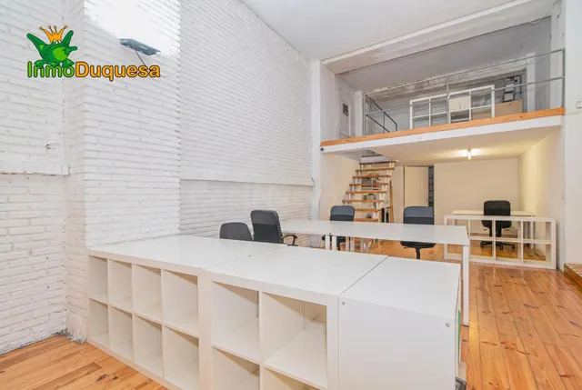 Local comercial de 87 m2 junto a calle Obispo Hurtado. Con doble altura. — 3