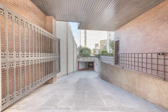 Ideal inversores!!! 35 plazas de aparcamiento y 5 trasteros, todo alquilado — 32