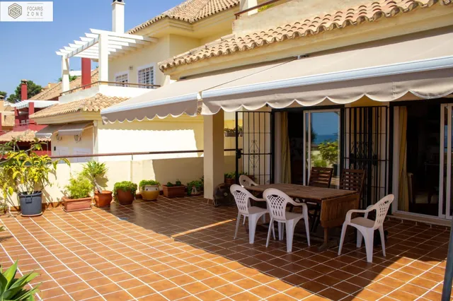 PRECIOSO CHALET PAREADO JUNTO AL MAR