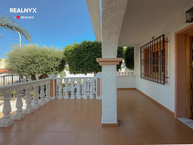 Novedad! Espectacular Bungalow con enorme terraza y ubicación privilegiada + Piscina comunitaria con zonas ajardinadas — 24