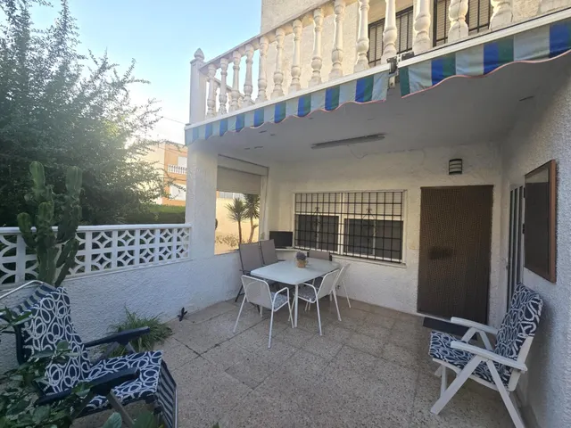 Dúplex adosado, 2 dormitorios, 1 baño, piscina comunitaria, cerca de la Avda. de las Habaneras, a unos 10/15 min. a pie de la playa del Cura — 31