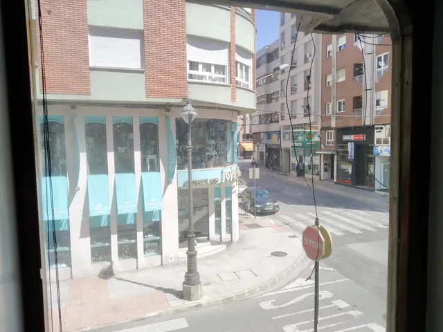 ALQUILER: Entreplanta Comercial Centro. — 3