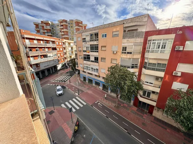Piso de 3 dormitorios en Altamira, en pleno centro de Almería — 37