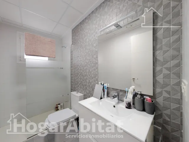 ¡Precioso Chalet! Seminuevo, amplio y luminoso, con piscina privada, garaje y jardín — 34