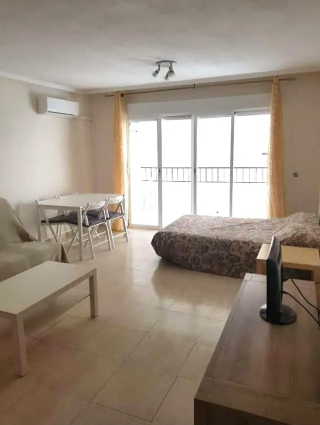 ESTUDIO ACOGEDOR CON AMPLIA TERRAZA A 400 METROS DE LA PLAYA - foto 2