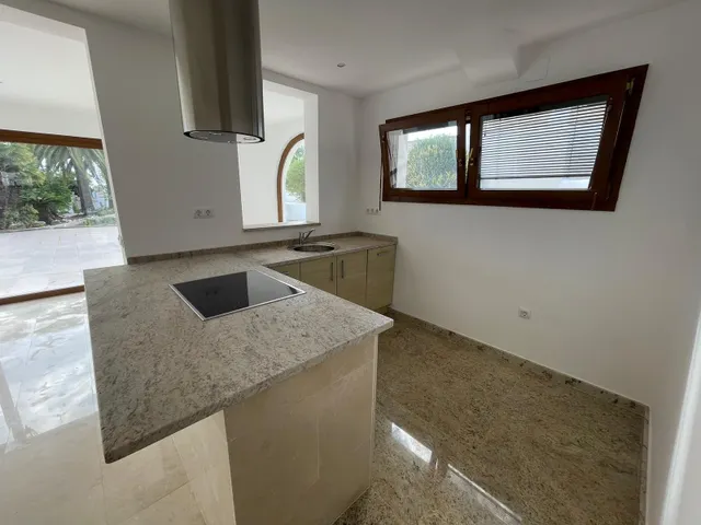 Villa con preciosas vistas al mar y amplia parcela en Calpe — 10
