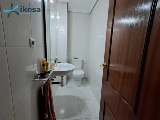 Piso ubicado en el edificio Villasol del Polígono Guadalquivir. — 15