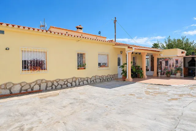 Descubre esta impresionante villa reformada ubicada cerca de Calpe, a pocos minutos andando del centro y las playas — 36