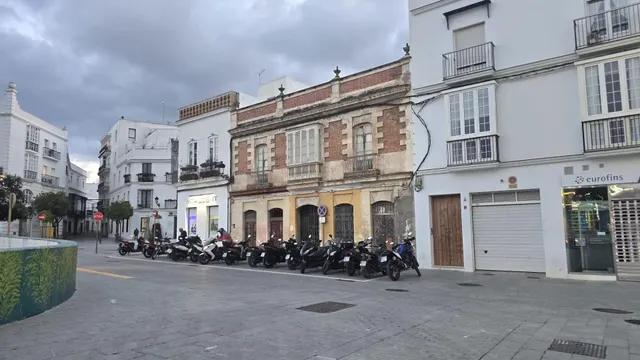 LOCAL COMERCIAL EN EL CENTRO DE CHICLANA — 8