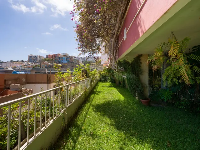 Chalet independiente junto a Paseo de Chil, con jardín, ascensor y vistas a la bahía — 5