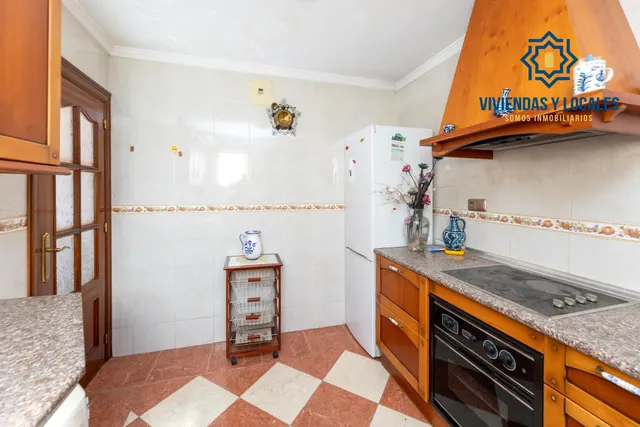 Local + vivienda en Avda. Cadiz — 21