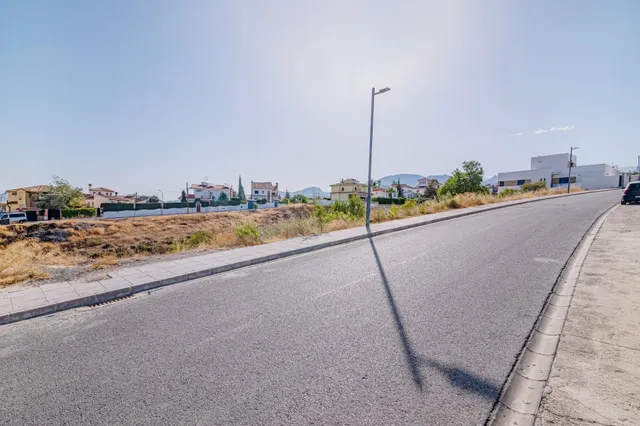 TERRENO EDIFICABLE EN LA ZUBIA - foto 3