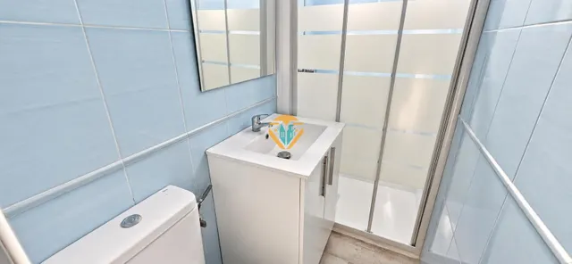 Moderno Piso Reformado en el Corazón del Rincon de Loix, Benidorm — 16