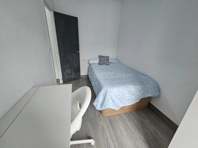 Amplia Habitación Reformada en Ourense - Zona O Vinteún -
