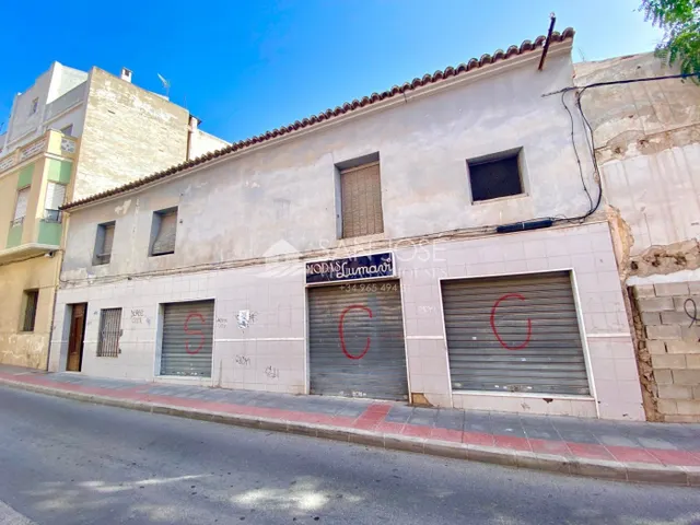VENTA DE CASA SOLAR EN EL CENTRO DE ASPE - foto 2
