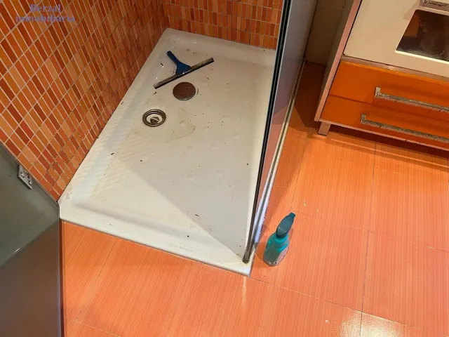 Piso planta baja, de tres hb y baño. Cocina y salón. Todo exterior — 15