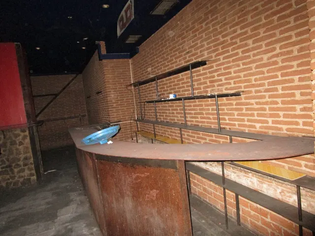 Urbis te ofrece un local comercial en zona Centro, Salamanca. — 2