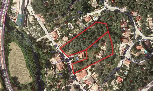 SE VENDE TERRENO URBANO EN VACARISSES