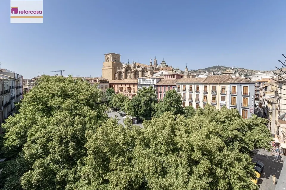 Exclusivo Piso Dúplex en el Corazón de Granada