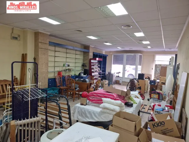 LOCAL COMERCIAL DISPONIBLE A LA VENTA, Y APTO PARA CUALQUIER TIPO DE NEGOCIO. — 2