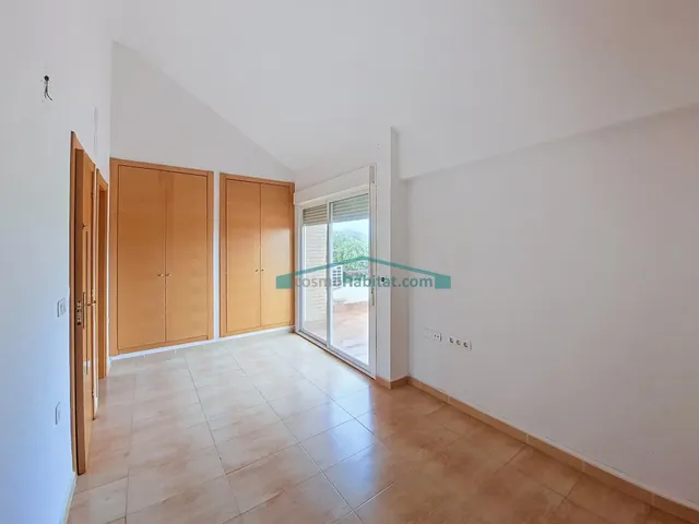 Chalet con jardín, 4 dormitorios y sótano independiente en Alfara de la Baronía — 18