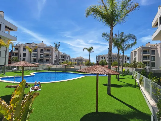 Piso de obra nueva en Villamartin con parking y piscina comu