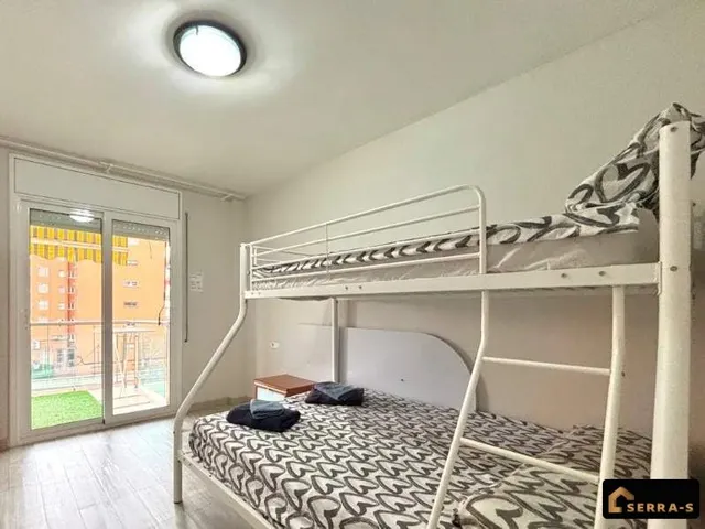 Apartamento con terraza, piscina y licencia turística a 300 metros de la playa en Santa Susanna — 13