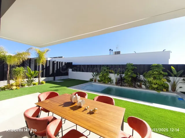 Exclusiva vivienda de Obra Nueva con piscina en La Quinta