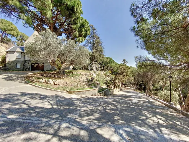Preciosa casa estilo inglés situada en l’Ametlla del Vallès — 8