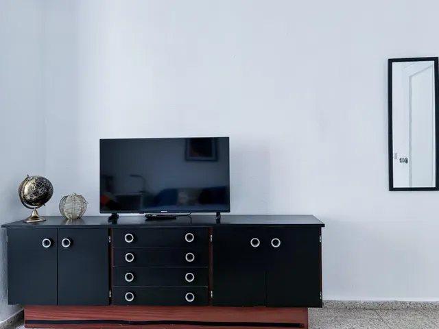 **Piso totalmente reformado de cuatro habitaciones y un baño** — 30