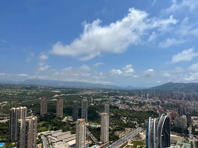 Se vende preciosos apartamento en Poniente con 2 dormitorios, 1 baño, parking y trastero — 46