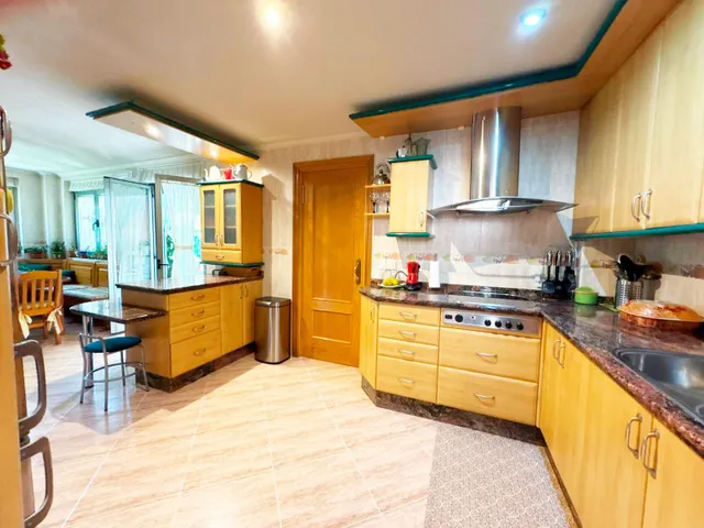 Urbis te ofrece un chalet en venta en la zona de Los Almendros, Villamayor, Salamanca. — 24