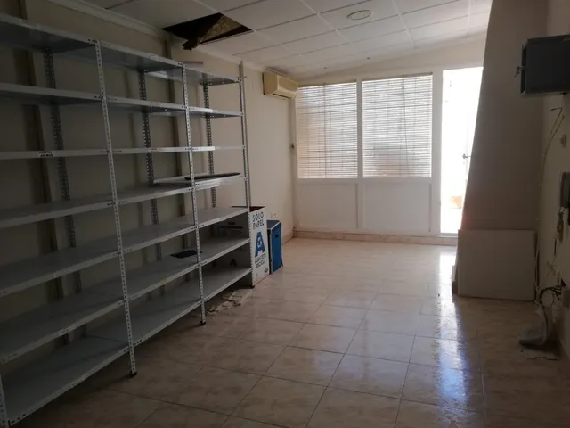 OFICINA EN CARRETAS. ACONDICIONADA. — 6