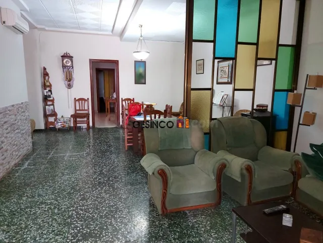 CASA DE PUEBLO CON MUCHAS POSIBILIDADES — 2