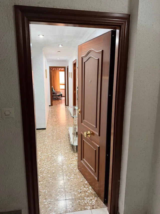 Piso con ascensor, 4 dormitorios, 2 baños, cocina 19 m2 con patio pisable, salon comedor, tres piezas a la calle. — 10