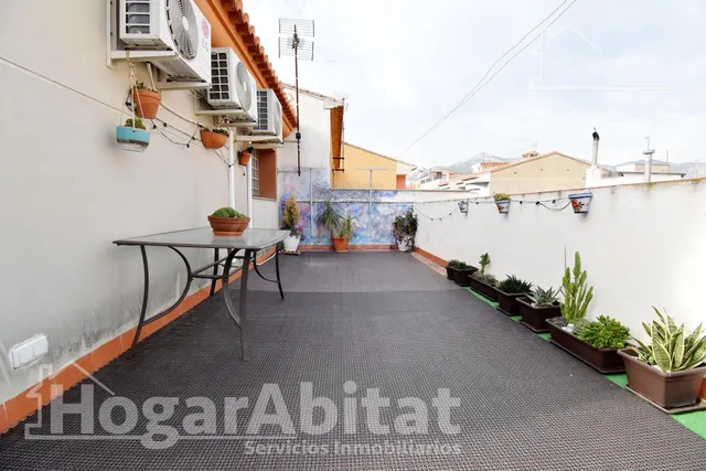 CASA SEMINUEVA CON GRAN TERRAZA Y GARAJE — 4