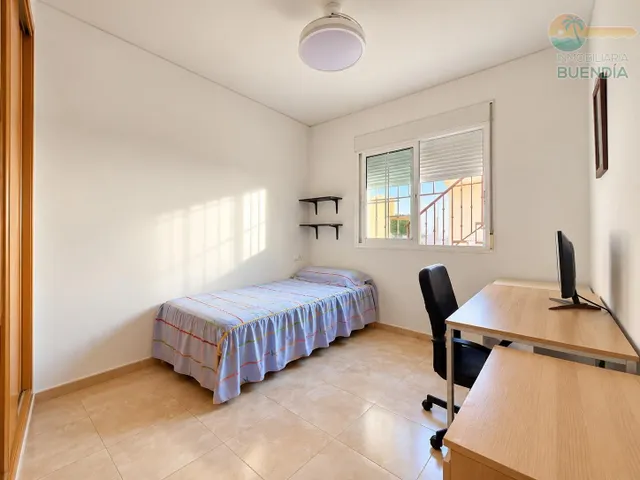 CHALET CON PISCINA EN EL PARETON — 17