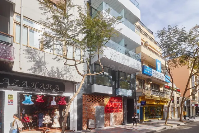 Local comercial de 150 m2 en alquiler. Avd. Condes de San Is - foto 4
